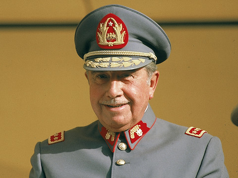 Augusto Pinochet, président du Chili, à Santiago en 1983. @ APGraphicsBank