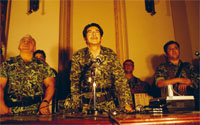 Le général José Efraín Rios Montt lors de sa première conférence de presse après qu'il eut pris le pouvoir par un coup d'État, à Guatemala (23 mars 1982).