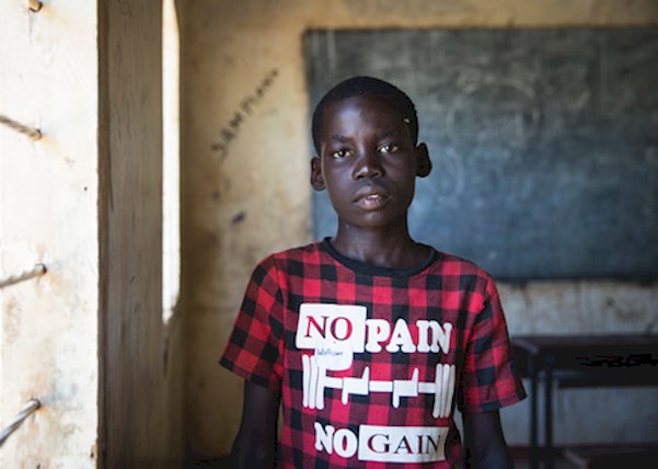 William, 11 ans, est un réfugié vivant dans un camp du nord du Kenya. « Je suis né ici à Kakuma, mais je sais que nous possédions beaucoup de choses au Soudan. Nous avions trois bâtiments : un pour le bétail, une remise et notre maison. »