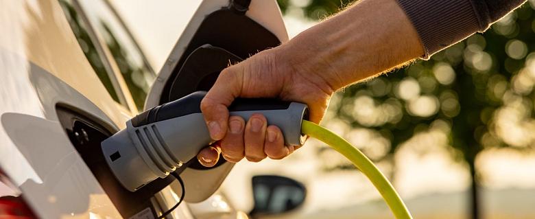 Union européenne - De nouvelles règles pour les fabricants de batteries électriques renforcent les garanties, mais n'offrent pas une protection suffisante aux victimes