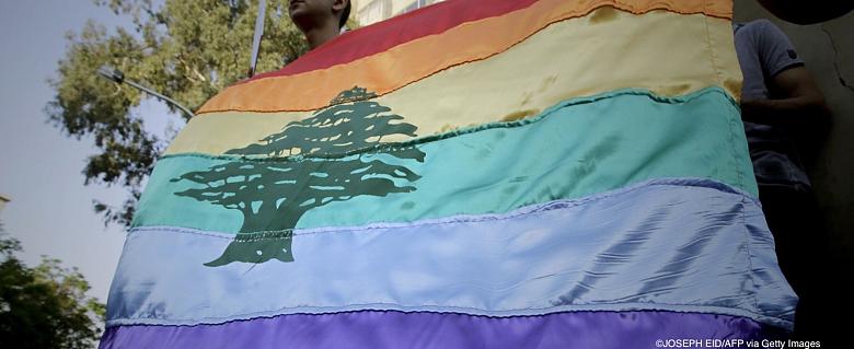 drapeau du liban aux couleurs lgbti