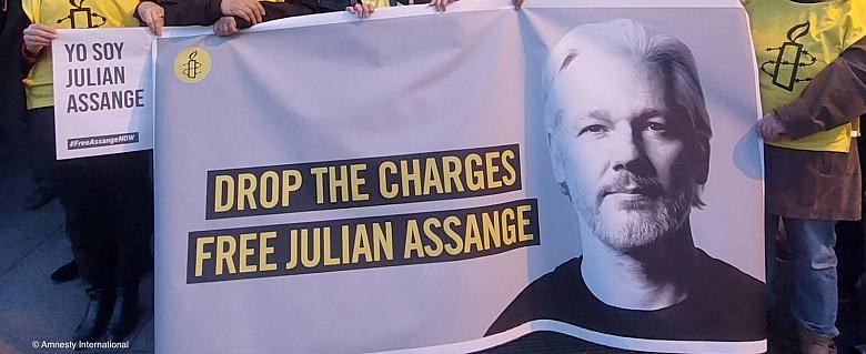 Banderole à une manifestation pour Julian Assange