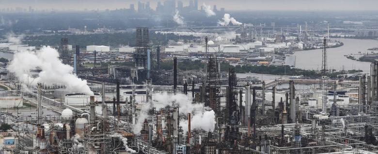Usines pétrochimiques le long du Houston Ship Channel