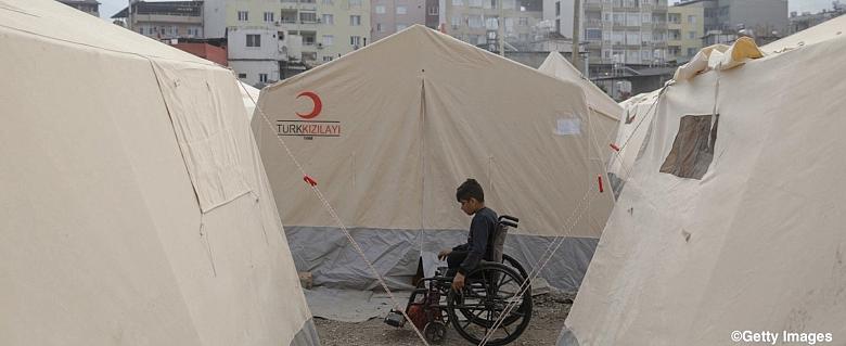 Turquie, la réponse humanitaire aux séismes néglige les personnes en situation de handicap 