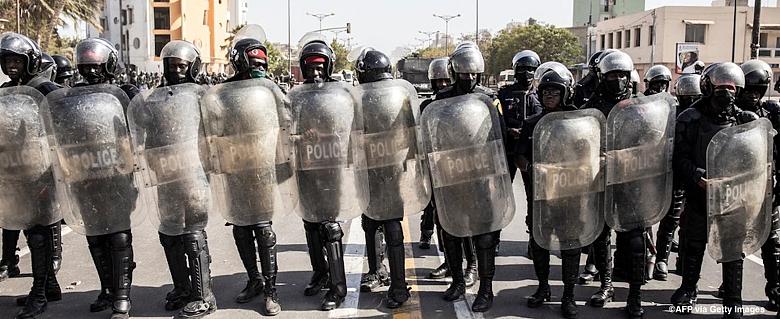 Sénégal, les autorités doivent immédiatement arrêter les violences policières et rétablir les réseaux sociaux 