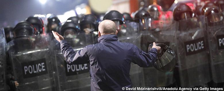 Géorgie, le projet de loi répressif a été retiré après la dispersion brutale de manifestants 
