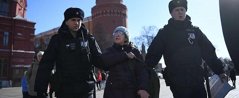 Russie nouvelles lois afin d'étouffer les critiques sur la guerre