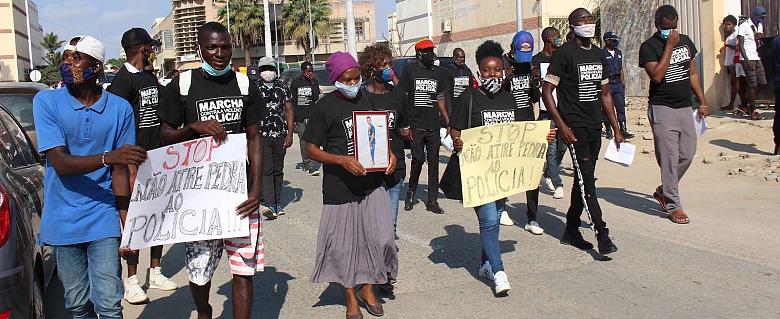 Angola_Marche hommage