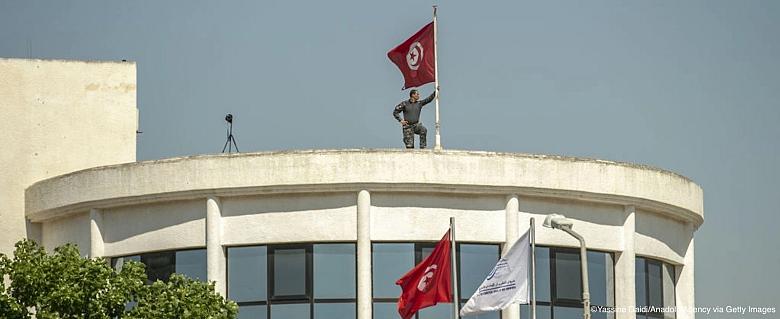 Tunisie, les condamnations de six civils par des tribunaux militaires doivent être annulées