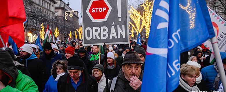 manifestants contre Victor Orban